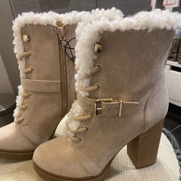 Express heel bootie NWT - Picture 4 of 5